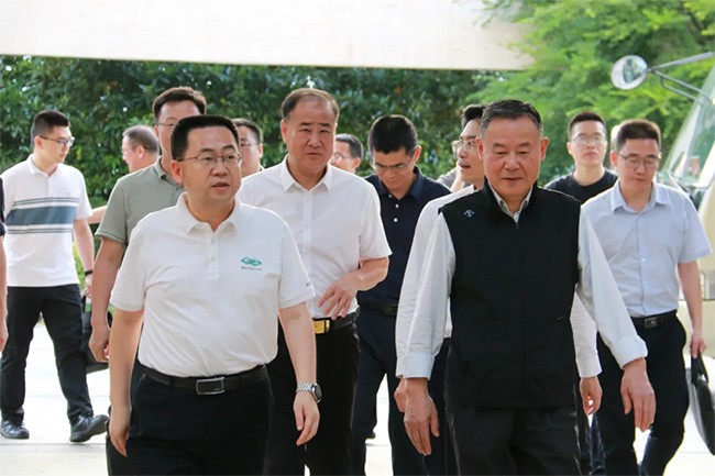 廣東省清遠(yuǎn)市委副書記、市長(zhǎng)陳金鑾一行蒞臨楚江新材考察交流